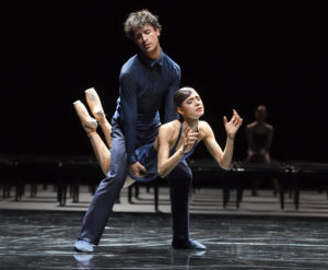 Ssss... Ch. Edward Clug Tänzer/dancers: Rocio Aleman, Pablo von Sternenfels ©Stuttgarter Ballett