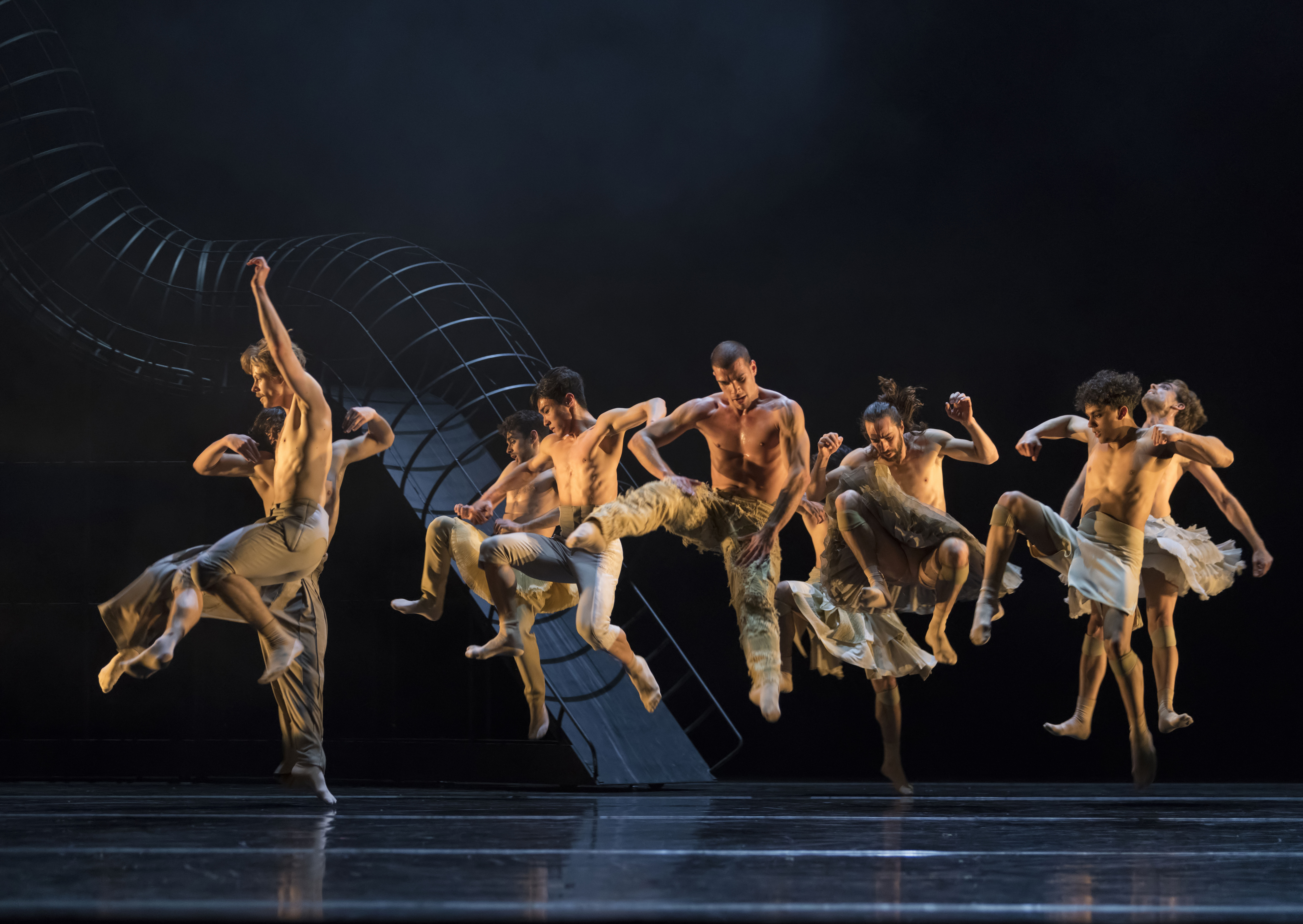 Staatstheater Nürnberg Ballett Spielzeit 2018/2019 Kylián/Goecke/Montero Hier: "M Choreographie: Goyo Montero Premiere: 13.04.2019 Im Bild: Ensemble Fotograf: Jesús Vallinas